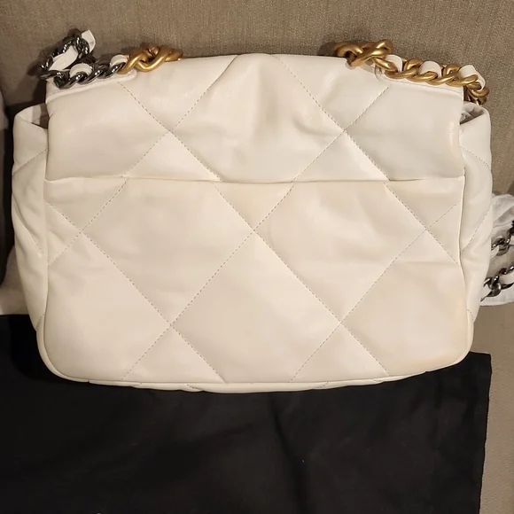 Chanel 19 handbag - Picture 4 of 6